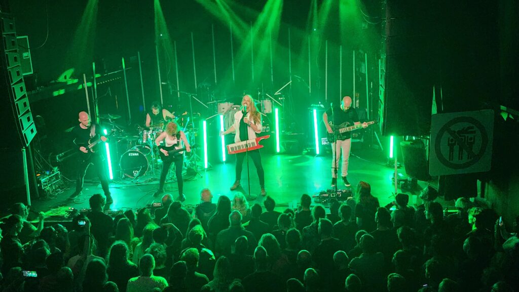 The Voyagers playing live in Tilburg.